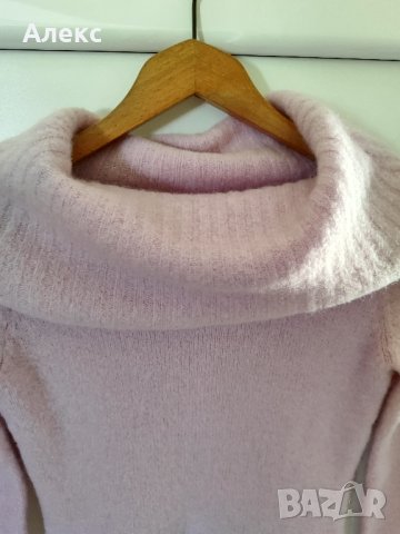 Дамски пуловер с обемна поло яка 