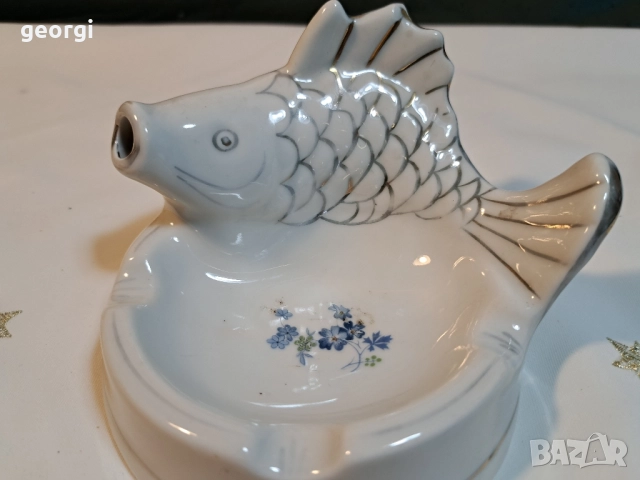 български порцеланов пепелник риба 