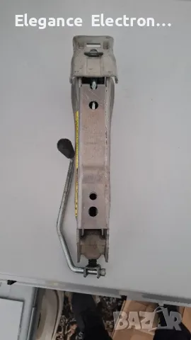 Оригинален крик за Audi A4 B6/B7 – 8E0 011 031C
, снимка 3 - Аксесоари и консумативи - 50224944