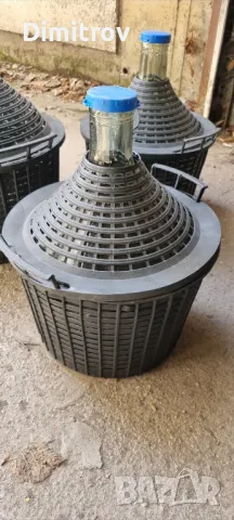 Нова дамаджана стъклена 10 литра 20лв
15л. 28лв. с PVC оплетка – кош и дръжки за вода вино и ракия
