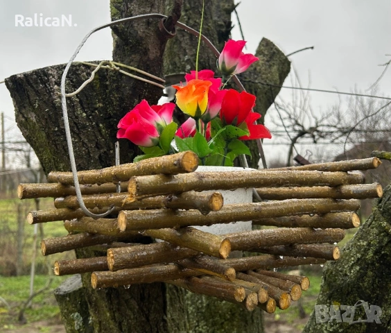 Ръчно изработена дървена стойка за саксия