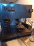 Кафе машина Филипс с кафемелачка с месингова ръкохватка с крема диск, работи перфектно , снимка 1 - Кафемашини - 38228606
