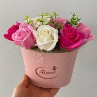 Ръчно декорирани сапунени рози в кутии за 8 март-Свети Валентин-подарък цветя, снимка 2 - Изкуствени цветя - 43973959