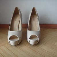 Официални обувки Guess, оригинални, на ток и платформа, лачени, снимка 2 - Дамски обувки на ток - 39382611