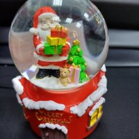 Коледно преспапие с Дядо Коледа  и мече , снимка 1 - Декорация за дома - 43195074
