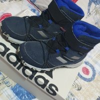 Зимни спортни обувки adidas terrex 35 1/2, снимка 1 - Детски обувки - 43208063