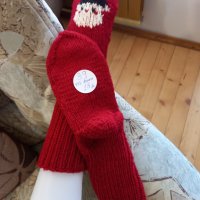 Ръчно плетени Коледни чорапи размер 39, снимка 2 - Дамски чорапи - 43458598