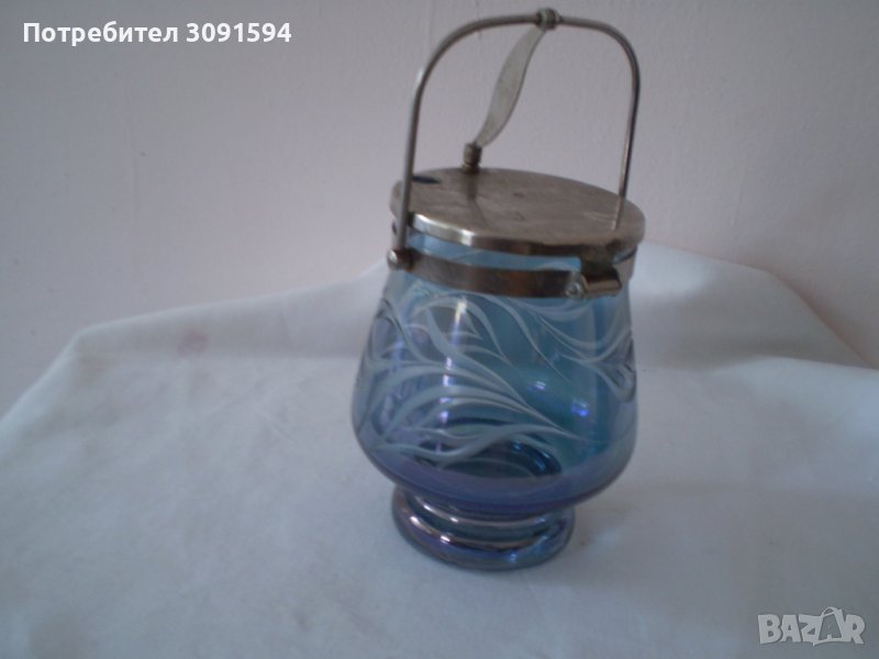 Стара захарница ръчно гравирано синьо стъкло свързвано с метален капак , снимка 1