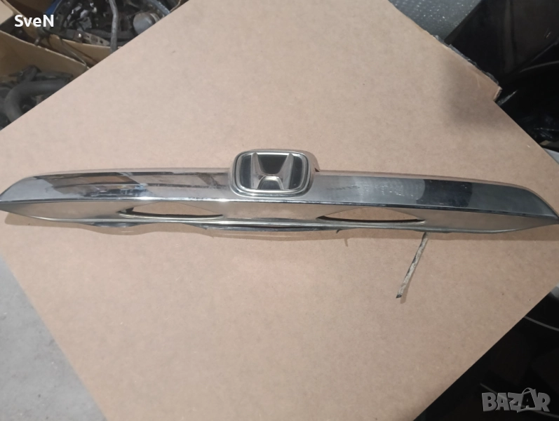 Honda CRV 3 2006-2011г хром лайсна с емблема за заден капак, снимка 1