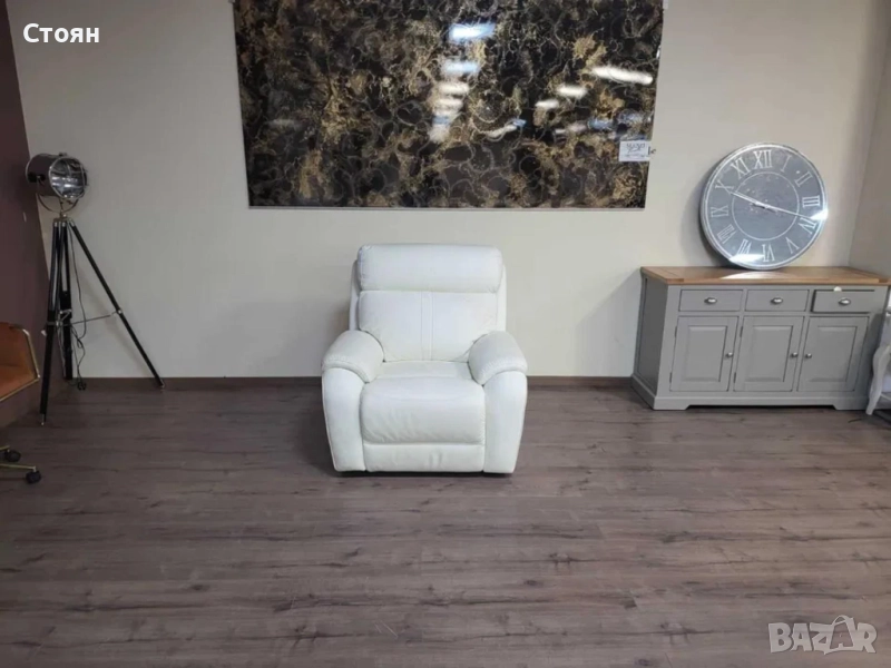 Светло кремав кожен фотьойл La-z-boy с ръчен релакс механизъм, снимка 1