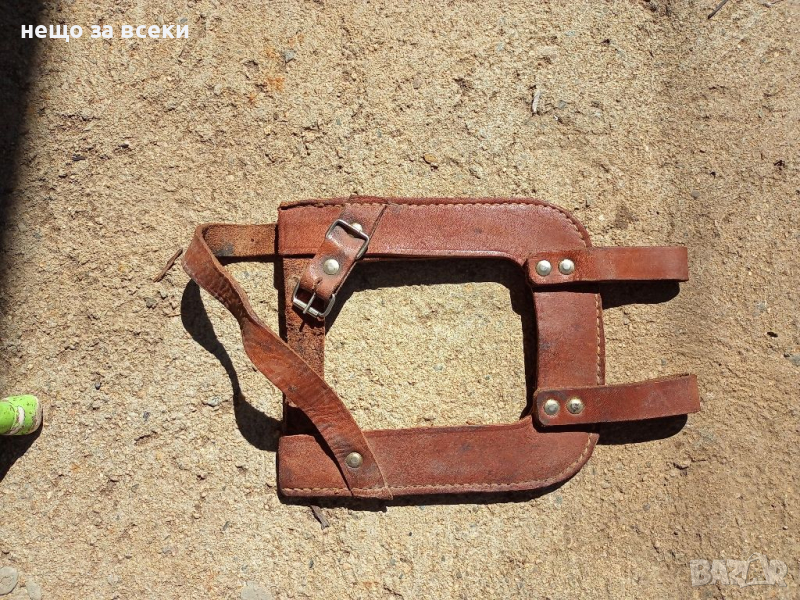 Носач за войнишка лопатка кирка и брадвичка кожени носачи, снимка 1