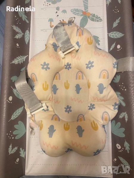 Бебешки Подл. за преобл.  с възглавничка и нови дрешки, снимка 1
