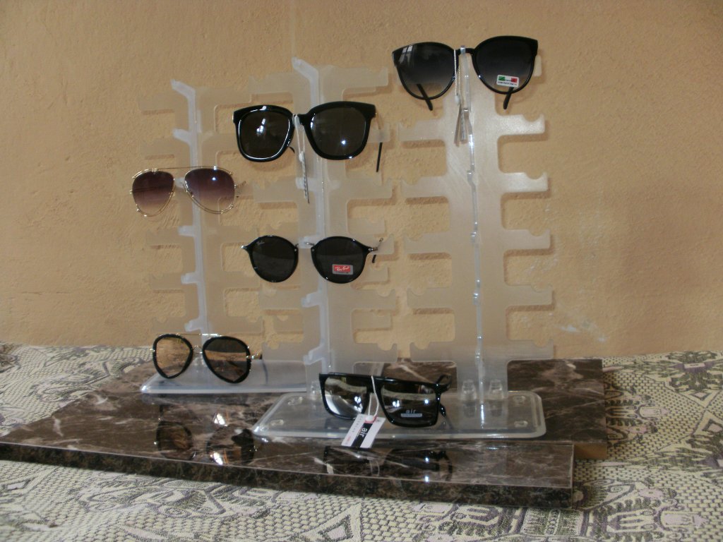 Продавам двойни стойки за слънчви очила в Стелажи и щандове в гр.  Благоевград - ID33517973 — Bazar.bg