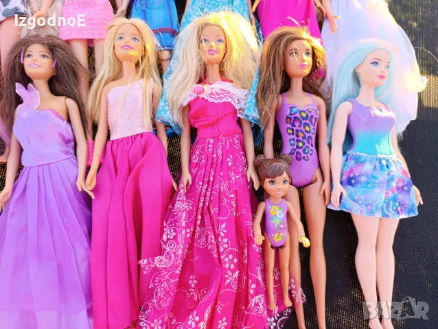 Огромен лот Mattel - Barbie кукли, кухня, кола, мотор, снимка 9 - Кукли - 48837325