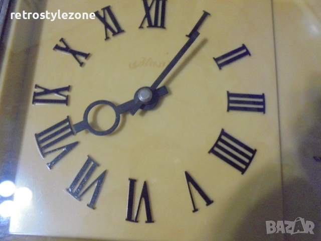 № 8285 Стар настолен часовник с барометър „Маяк“ – съветска класика  , снимка 3 - Антикварни и старинни предмети - 51912545