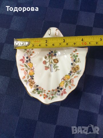 Порцеланова бонбониерка Аynsley somerset fine bone china с форма на мида, снимка 5 - Чинии - 40215840