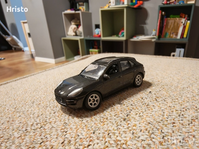 Porsche Macan Turbo, Черен welly