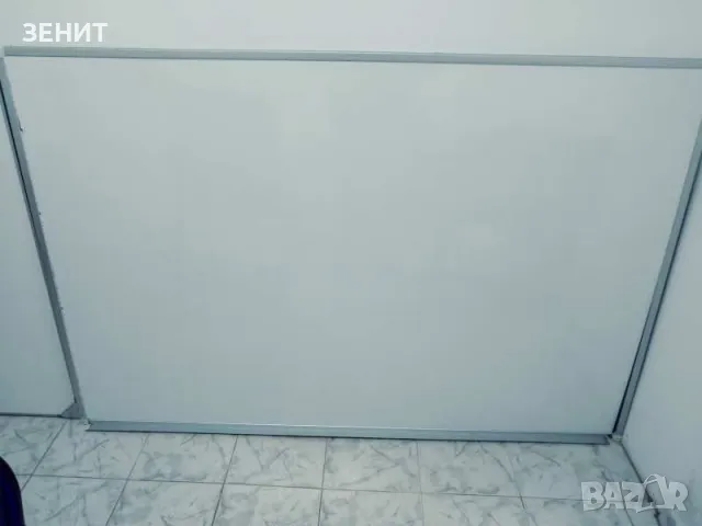 Продавам бяла дъска за учебна зала