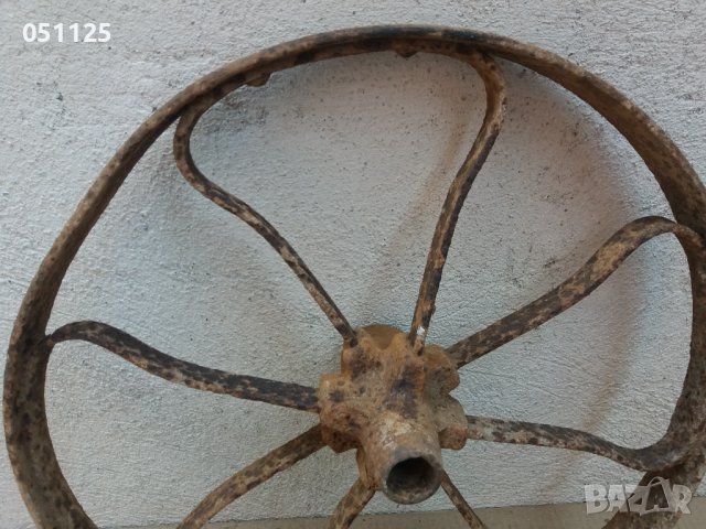ковано възрожденско колело от талига, двуколка, каруца и др., снимка 9 - Антикварни и старинни предмети - 37659321