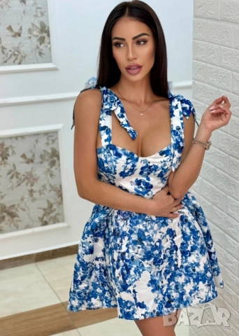 рокля с флорални мотиви 