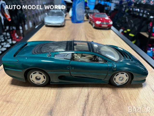МАISTO колекционерски модел JAGUAR XJ220 2004 г. 1:18 мащаб, снимка 2 - Колекции - 52879186