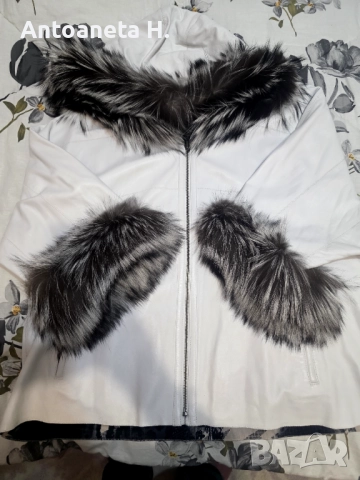 Продавам бяло яке , естествена кожа с гарнитура от сребърна лисицакожа 