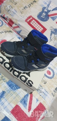 Зимни спортни обувки adidas terrex 35 1/2, снимка 1 - Детски обувки - 43208063