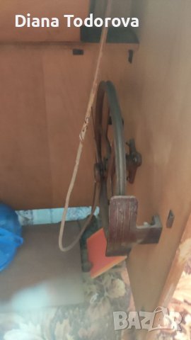 Продавам руска шевна машина шкаф, снимка 9 - Други стоки за дома - 37841906