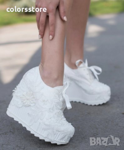 Обувки на платформа - бели - 710-11