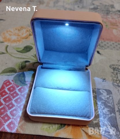 Кутийка за халки с лампичка, снимка 2 - Сватбени аксесоари - 42992907