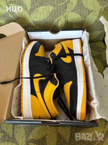 Нови мъжки обувки AIR JORDAN 1 LOW BLACK/YELLOW OCHRE-WHITE, снимка 14 - Спортни обувки - 51778033