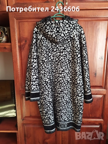 Чисто ново дамско палто марка Кристиан Диор , снимка 3 - Якета - 52802620