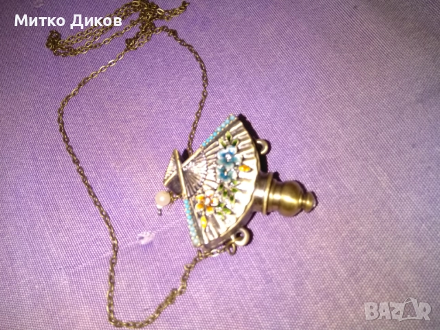 Винтидж бутилка за парфюм от месинг, клозоне, флорална, с W-образна винтова капачка Н-50мм и 55х20мм, снимка 6 - Антикварни и старинни предмети - 51554075