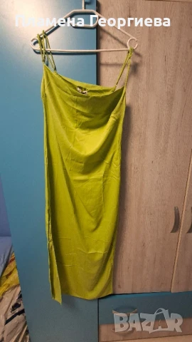 Страхотна зелена сатенена дамска рокля С размер, снимка 2 - Рокли - 51348381