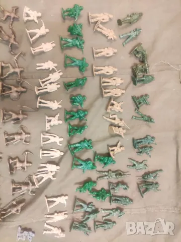 Продавам пластмасови войници , фигурки, снимка 9 - Колекции - 48346944