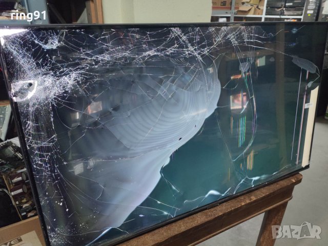 Телевизор Samsung UE43AU7172U На части 
