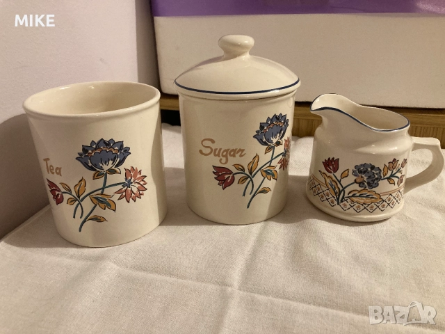 2 Порцеланови буркана и каничка