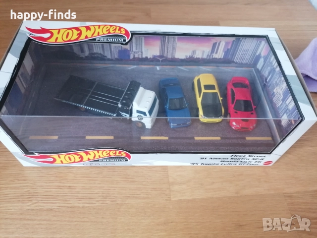 Hot Wheels Premium Diorama “Fleet Street” – Sentra SE-R / Civic EG / Celica GT-Four + truck), снимка 2 - Колекции - 52833205