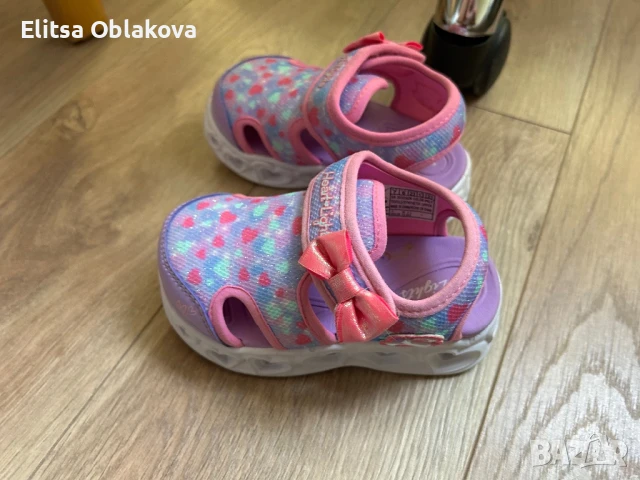 Светещи сандали Skechers, снимка 4 - Детски сандали и чехли - 51026277