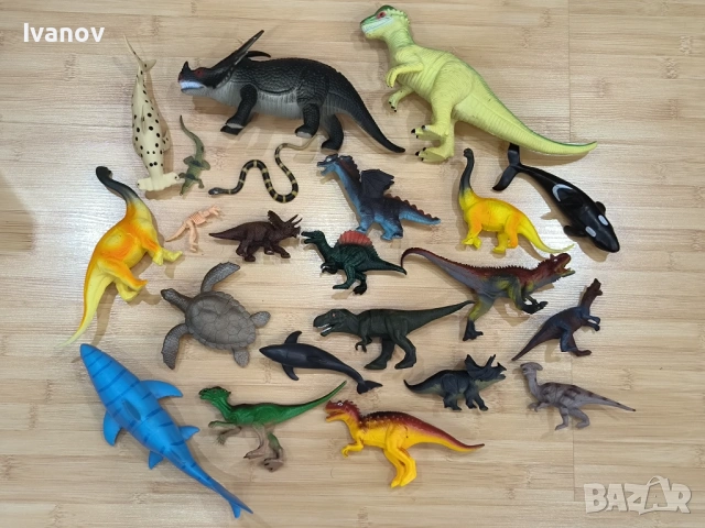 Лот играчки динозаври