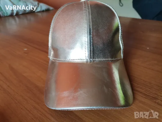 Дамска златиста шапка one size , снимка 2 - Шапки - 49346570