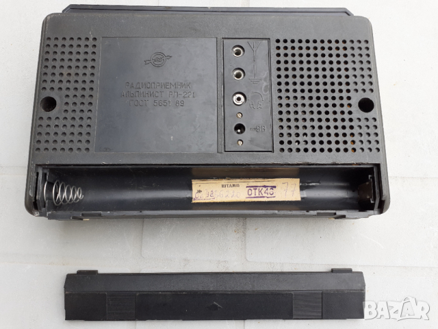 Ретро радио приемник марка Алпинист РП221, снимка 3 - Антикварни и старинни предмети - 36545016