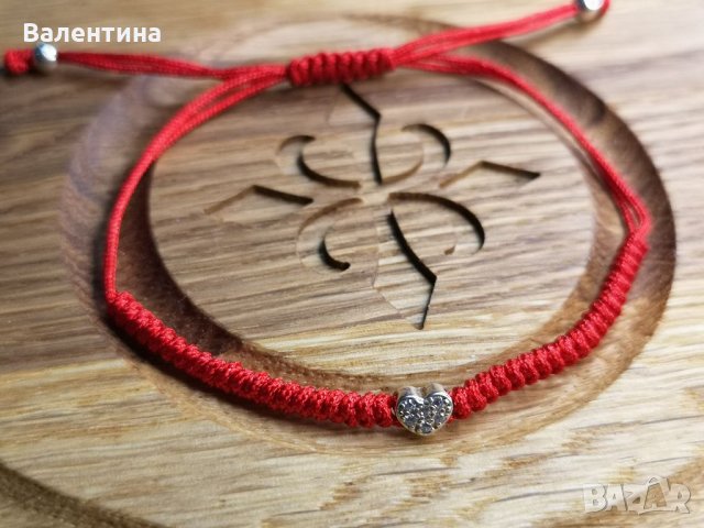 Дамска сребърна гривна сърце с цирконий и червен конец, снимка 1 - Гривни - 35515943
