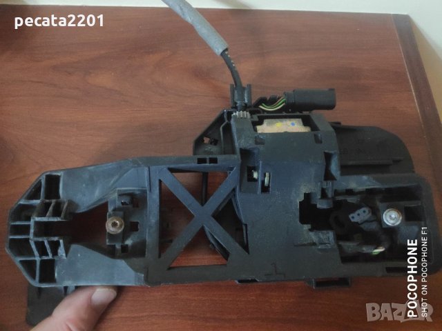 Продавам - брава + основа външна дръжка на предна дясна врата за Мерцедес S class, снимка 2 - Части - 34843063