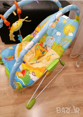 Бебешки люлеещ се музикален шезлонг