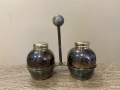 Елегантен винтидж комплект за сол и пипер – керамика със сребърно покритие, с поставка, снимка 1