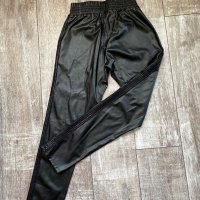 Нов кожен елегантен панталон XS /S размер с ластик на талията висока талия , снимка 1 - Панталони - 44051043