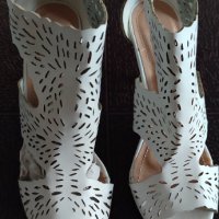  Дамски бели сандали на висок ток , снимка 1 - Сандали - 37370293