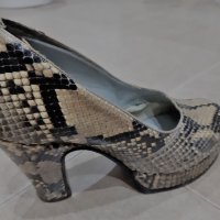 Оригинални Обувки Естествена Змийска кожа закупени от Франция, Висок Ток и Платформа,№ 36, снимка 3 - Дамски обувки на ток - 35560253