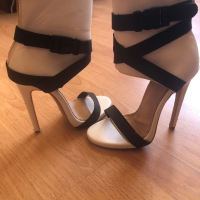 Бели сандали на висок ток, снимка 1 - Дамски обувки на ток - 44892769